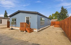 4924 E St, Springfield, OR 97478