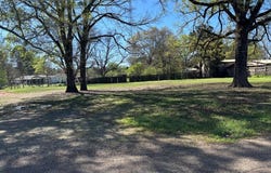 704 E Ave E, Hooks, TX 75561