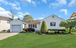 20 Doone Drive, Syosset, NY 11791