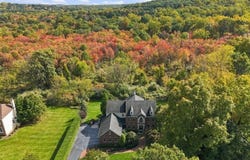 16 Ridgeline Dr, Washington Twp., NJ 07853-3376