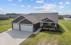 5702 N YOSEMITE Lane, APPLETON, WI 54913