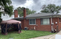 16504 Collinson Avenue, Eastpointe, MI 48021