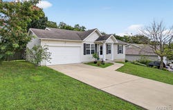 40 Valley Farms Drive, Winfield, MO 63389