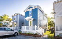 2207 Government Street, Ocean Springs, MS 39564