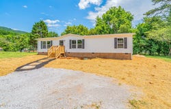 115 Ford Ave, Harriman, TN 37748