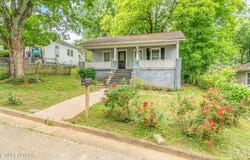 906 N B St, Lenoir City, TN 37771