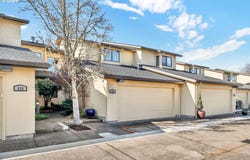 574 WIMBLEDON Ct, Eugene, OR 97401