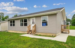 615 5th ST NE, Independence, IA 50644