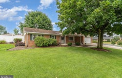 50 EISENHOWER DRIVE, CHAMBERSBURG, PA 17201