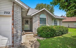 752 S Troy Avenue, Springfield, MO 65802
