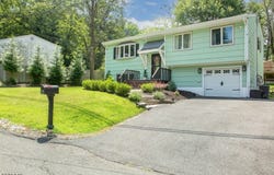 32 Eugene Rd, Hopatcong Boro, NJ 07843-1634