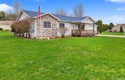 2804 E Lapoint Drive, Milford, IN 46542