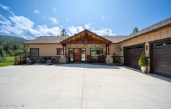 602 Country Club Ln, Pinehurst, ID 83850