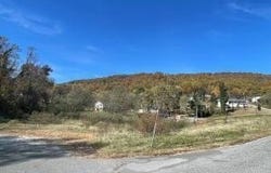 909 E Walden St, LaFollette, TN 37766