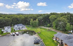 898 Eagle Lake Drive E, Kalamazoo, MI 49009