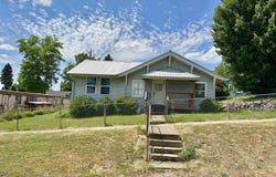 521 N Ramsey St, Tekoa, WA 99033
