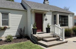 2 E 28th Ave, Hutchinson, KS 67502
