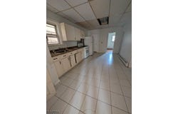 66 Erie St, Elizabeth City, NJ 07206-2371