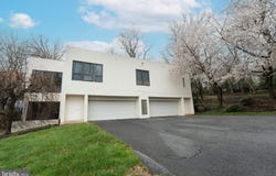 910 PENNWOOD CIRCLE, LANCASTER, PA 17601