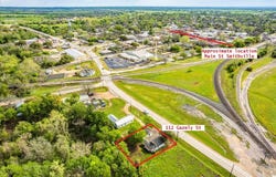 112 Gazley A & B ST, Smithville, TX 78957