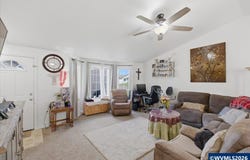1066 Kees St, Lebanon, OR 97355
