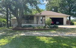 13607 State Rt 2 hwy, Harrisonville, MO 64701