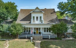 907 4th St, Graham, TX 76450