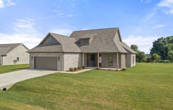 220 Spry Way, Killen, AL 35645