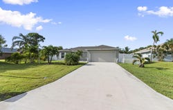842 SE Chaloupe Avenue, Port Saint Lucie, FL 34983