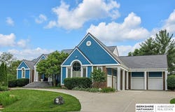 811 Western Hills Drive, Papillion, NE 68046