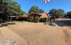 1217 E Warren Street, Brownfield, TX 79316