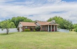 204 S Spring Branch Trail, Springtown, TX 76082