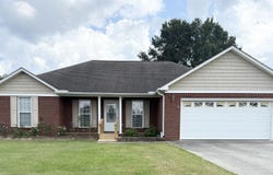 302 Twin Oaks Drive NW, Hartselle, AL 35640