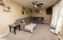 1208 Rolling Meadows Road, Marshalltown, IA 50158