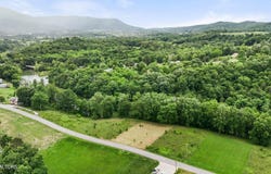 Wagon Lane, Speedwell, TN 37870