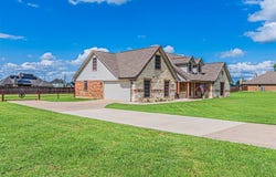 124 Williamsburg Lane, Springtown, TX 76082