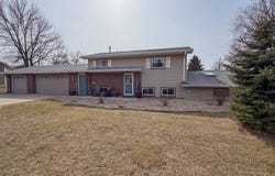 413 3rd St SE, De Smet, SD 57231
