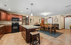 817 6th Ave SE, Cascade, IA 52033-4400