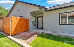 22 W Owyhee Ave, Homedale, ID 83628