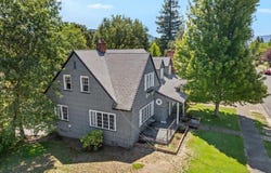 1449 NW Lawnridge Avenue, Grants Pass, OR 97526