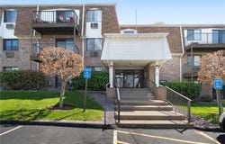 752 Quaker Lane, Warwick, RI 02818