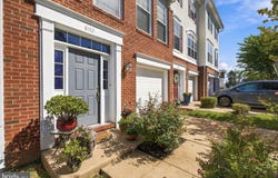 8112 RAINWATER Circle, MANASSAS, VA 20111