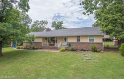 106 Sherwood Drive, Seneca, MO 64865