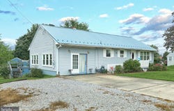 955 MAPLE LANE, HANOVER, PA 17331