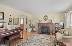 614 WINDSOR PLACE, MOORESTOWN, NJ 08057