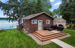 546 Lakeshore Circle, Annandale, MN 55302