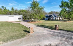 2400 Lost Lake Lane, Yukon, OK 73099