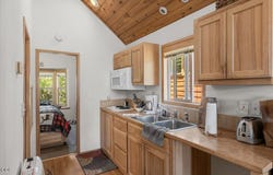 7900 Hyatt Prairie Road, Ashland, OR 97520