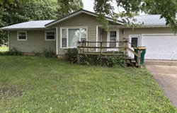301 S 2nd Street, Walnut, IL 61376