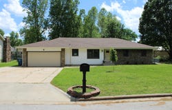 2558 W Village Lane, Springfield, MO 65807